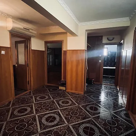 Urban With 3 Bedrooms Апартаменти Констанца