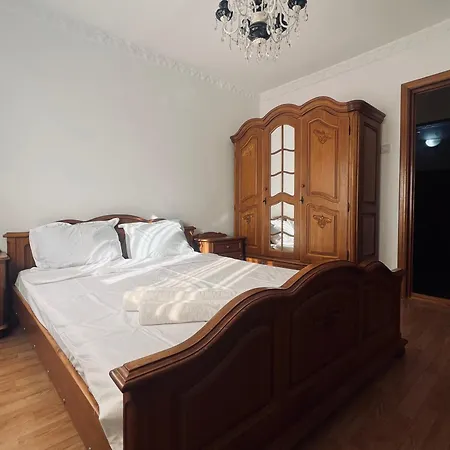 Апартаменти Urban With 3 Bedrooms Констанца