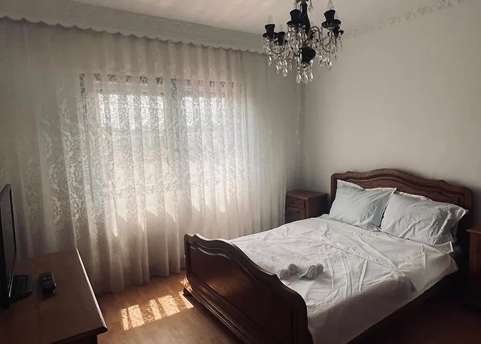 Urban With 3 Bedrooms Apartment Constanta
